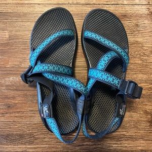Blue Patterned Women’s Chacos with no toe loop